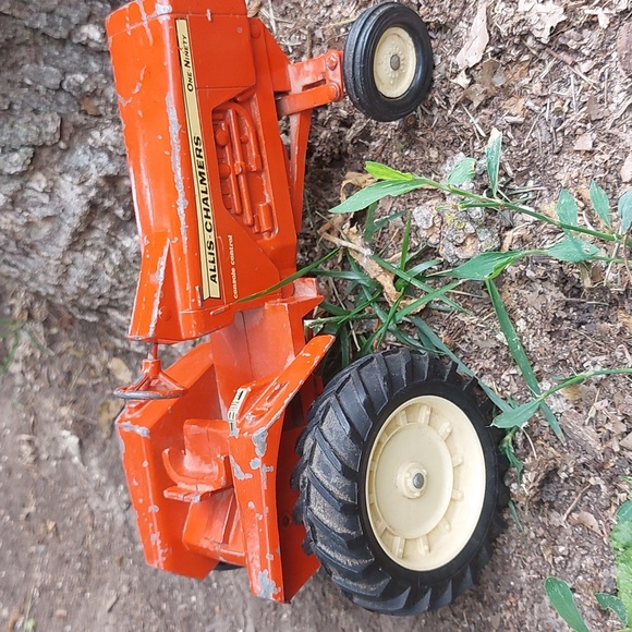 Allis-Chalmers Vintage Toy Tractor - Picture 3 of 6